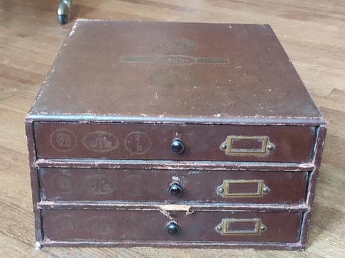 Ancien petit meuble - petit,