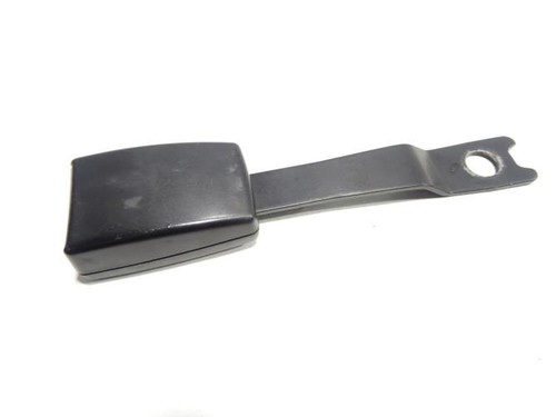 Attache ceinture avant droit