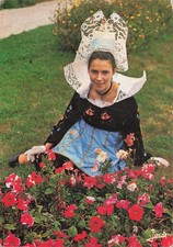 29  LA FORET DE FOUESNANT COSTUME ET COIFFE FEMME
