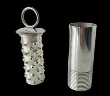 Ancienne rape à noix de muscade style Art déco 