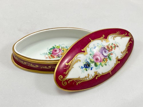Bonbonnière porcelaine décor