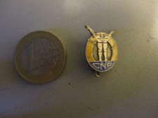 BROCHE  INSIGNE BADGE  ANCIEN  METAL  EMAILLE CNP CLUB  DES NAGEURS DE PARIS (?)