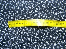 ANCIEN COUPON  TISSU COTON PETITES FLEURS BLANCHES - 78 cm x 140 cm  - TIS 116