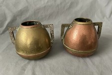 2 vases martelés en cuivre et