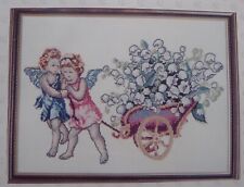 § kit broderie THEA GOUVERNEUR  anges au chariot 30 x 40 cm