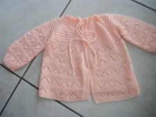 BRASSIERE EN LAINE TRICOTE MAINS AIGUILLES SAUMON