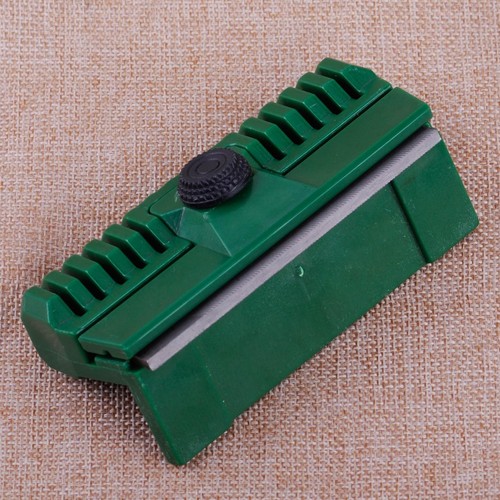 Chainsaw chain saw - chainsaw,