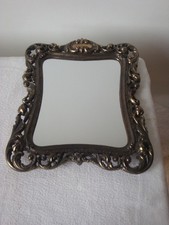 Petit miroir en métal doré
