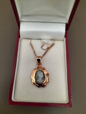 Collier / Chaine et pendentif