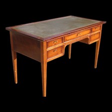 Bureau plat de milieu de style