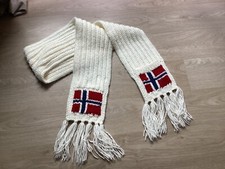 Longue echarpe NAPAPIJRI creme drapeau tres bon etat