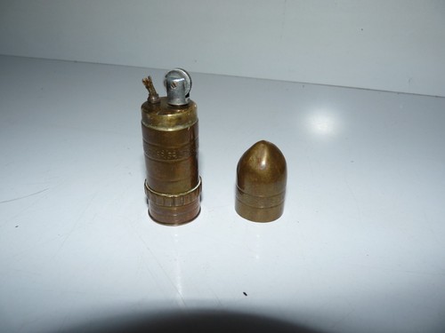 Ancien briquet essence - à,