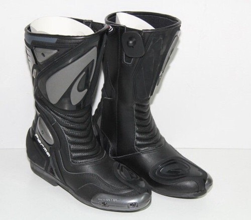 Neuf bottes moto - :, piste