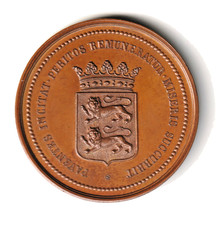 Médaille, Société