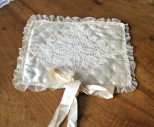 Ancienne Pochette soie à lingerie fine, Bas, mouchoirs décor broderie dentelle