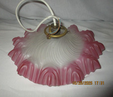 Suspension lampe verre opacifie juponné  rose douille griffe et cable