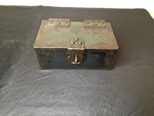 # Ancien petit coffre cassette