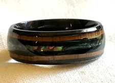 ?Anneau en Carbure de tungstène incrustation de bois et coquille d’ormeau ?