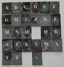 Pochoirs Lettres Outils Anciens Alphabet peinture Dans Boîte Ridgways Tea London