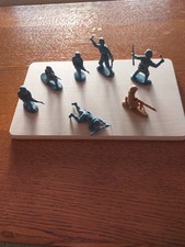 petits soldats 1/32 matchbox, 1 Anglais et 6 Allemands...