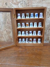 Présentoir De 24 Dès A Coudre En Porcelaine Editions Atlas. Motifs Floraux 