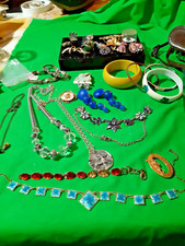 LOT DE BIJOUX FANTAISIE POUR