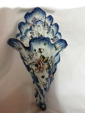 GIEN : bouquetières d’applique en faïence fine de forme de corne d’abondance XIX