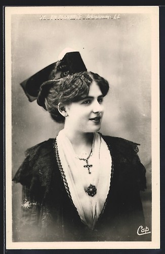 Arles arlésienne jeune - arlésienne,,