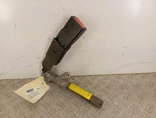 Attache ceinture avant droit