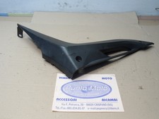 Carénage latéral droit sous