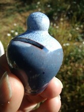 Ancienne petite tirelire à casser en terre cuite vernissée bleue forme de toupie