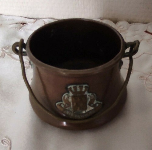 Miniature cache pot ou - -,