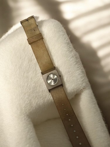 Montre femme vintage carrée