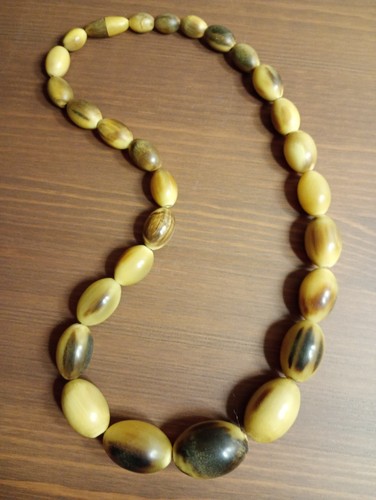 Superbe collier perles ovales