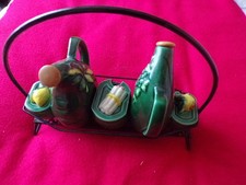 ENSEMBLE A CONDIMENTS HUILE VINAIGRE SEL POIVRE ET MOUTARDE EN FAIENCE