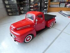 Ford F-1 Pick Up rouge 1948 1/18 Road Signature défaut