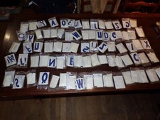 Lot de 80 lettre à transférer sur vêtements ( lettre " ready " qualité Transpol)