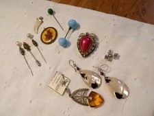 Lot de 11 bijoux  anciens ou