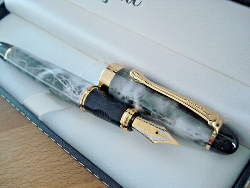 Stylo plume plaqué or - ,