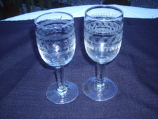 anciens verres a vin blanc