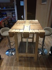 Table style  "mange debout"  en palette EUROPE 