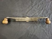 outil ancien. Plane de Menuisier Charpentier Sabotier. Estampillée d'un  Sphinx 