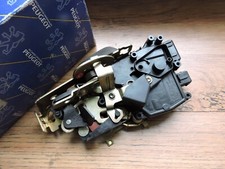 Serrure de porte arrière Droite Peugeot 605 - Réf 913879