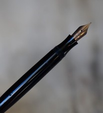 RARE STYLO PLUME MONTBLANC A PISTON EN RESINE NOIRE DES ANNEES 1940- PLUME METAL