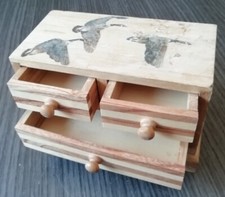 Boite en Bois Forme Commode 3 Tiroirs (A restaurer) dimension 16 cm x 8 cm haut 