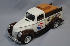 DV10389 GOLDEN WHEEL 1/18 FORD PICK UP PEPSI COLA  BEIGE TIRELRE INCOMPLET