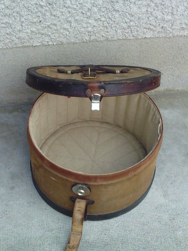Ancienne boite chapeau - ancienne,