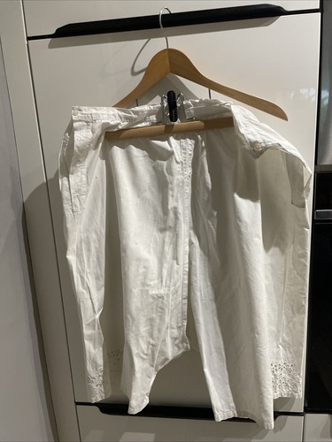 Ancienne culotte fendue