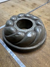 N. 6 Ancien Moule a Gâteau  En Fer Blanc , kouglof