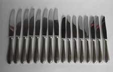 16 COUTEAUX EN MÉTAL ARGENTÉ